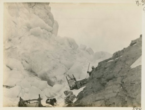 Image of Teams at face of Reid Glacier